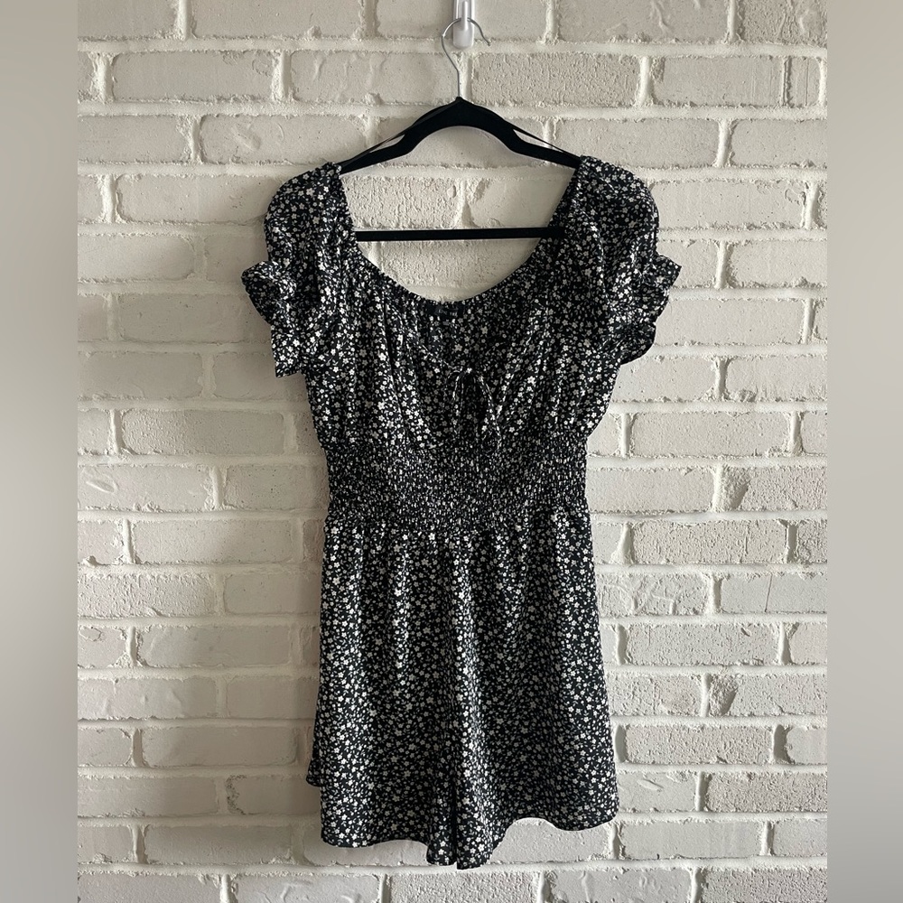 Love Tree Floral Shorts Romper, Size Medium.
